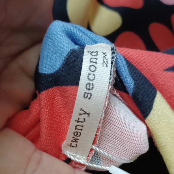 NWT Twenty second long sleeve sweater Size S Navy/red/pink/yellow hearts - Picture 5 of 7